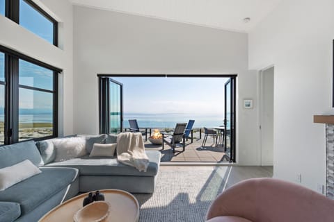 Beachfront Luxury Suite #18 at THE BEACH HOUSE House in Vancouver Island