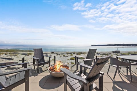 Beachfront Luxury Suite #18 at THE BEACH HOUSE House in Vancouver Island