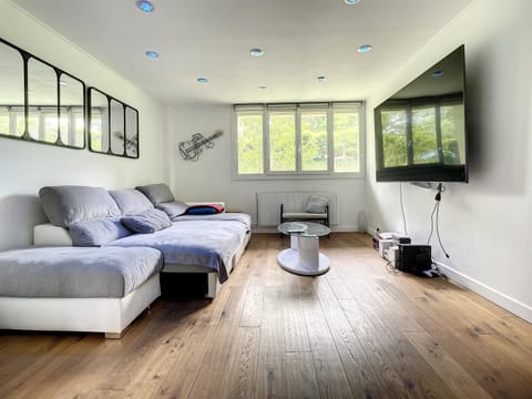 Cinéma Spot Light Lyon Caluire - trois parkings sécu Apartment in Caluire-et-Cuire