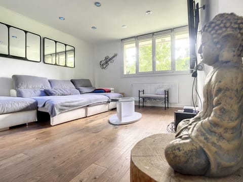 Cinéma Spot Light Lyon Caluire - trois parkings sécu Apartment in Caluire-et-Cuire