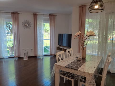 TV and multimedia, Dining area