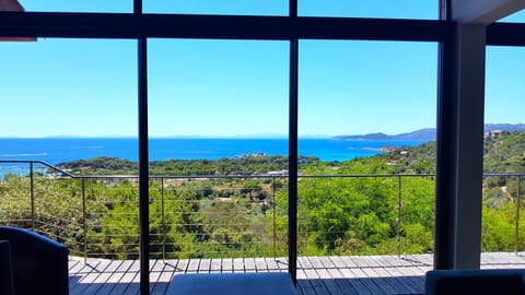 Living room, Garden view, Sea view