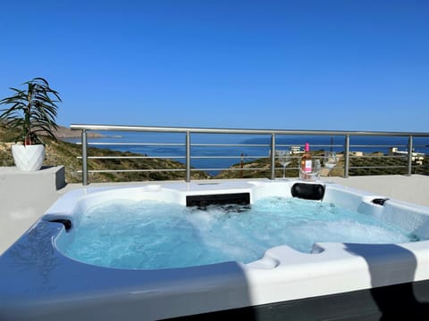 Day, Natural landscape, Hot Tub, Hot Tub, View (from property/room), Balcony/Terrace, Pool view, Sea view, Swimming pool