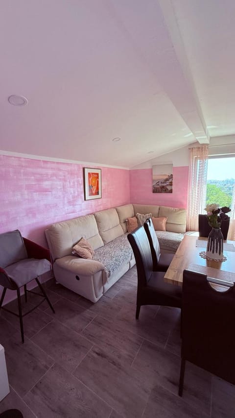 Vila Neyra Villa in Pula