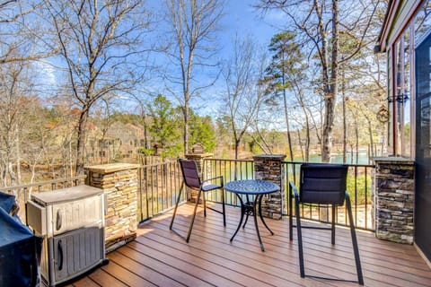 West Union Townhome with Patio and Lake View House in Lake Keowee