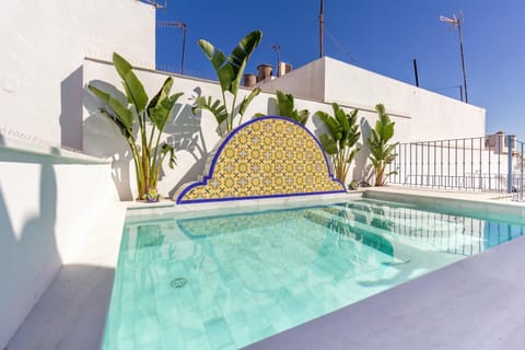 Swimming pool, sunbed