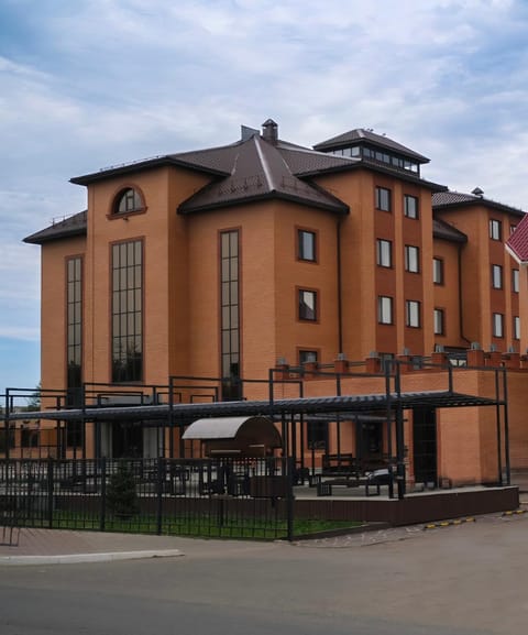 Property building, Day