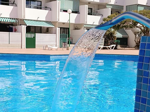 Property building, Swimming pool, Swimming pool