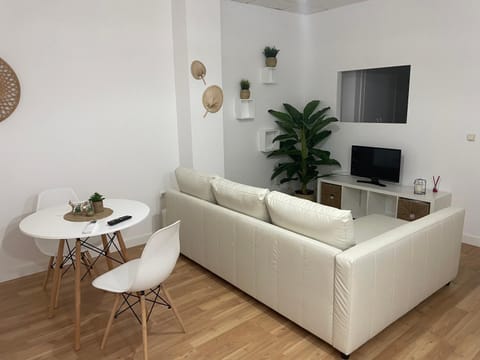 Communal lounge/ TV room, TV and multimedia, Living room, Seating area