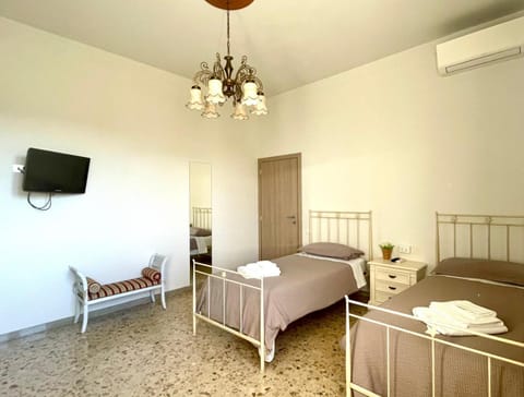 Bed, Bedroom, towels, air conditioner