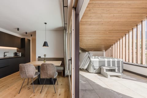 Kitchen or kitchenette, Living room, Seating area, Dining area