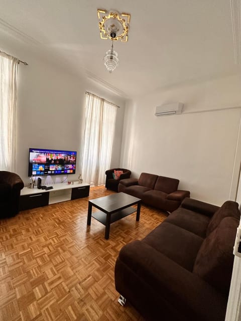 Communal lounge/ TV room, TV and multimedia, Living room, Seating area, Evening entertainment