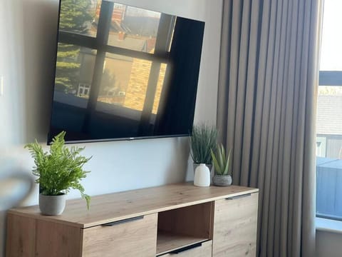 Communal lounge/ TV room, TV and multimedia, Evening entertainment, hair dresser