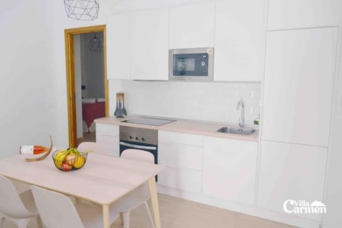 Kitchen or kitchenette, Dining area, minibar, pet friendly, stove