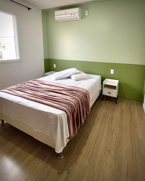 Bed, Photo of the whole room, Bedroom, internet, air conditioner
