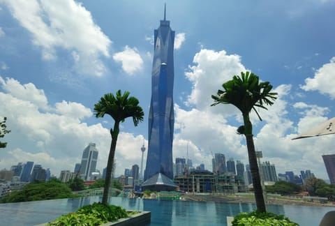 Property building, Nearby landmark, Day, City view, Landmark view, Swimming pool