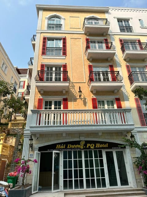 Property building, View (from property/room), Balcony/Terrace