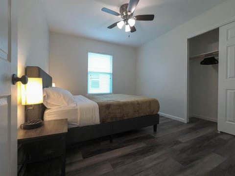 Bed, Photo of the whole room, Bedroom, fireplace