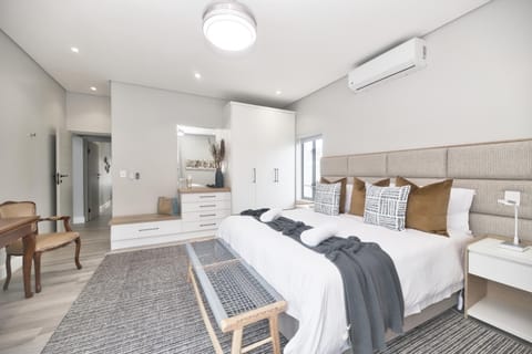 Bedroom, air conditioner