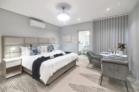 Dining area, Bedroom, air conditioner