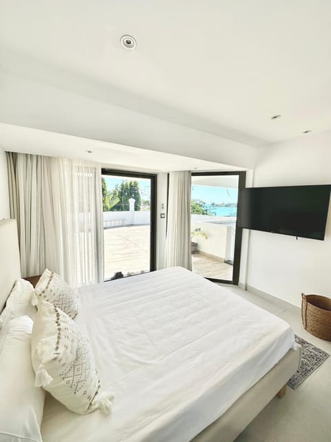 Bed, TV and multimedia