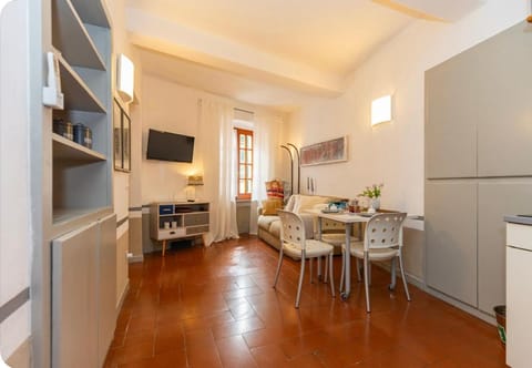 TV and multimedia, Living room, Dining area