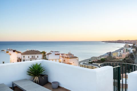 City view, Sea view