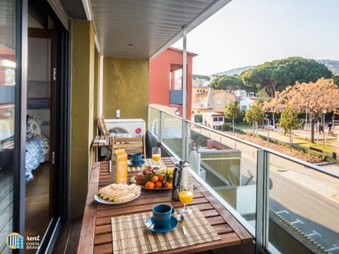 Balcony/Terrace, Food and drinks