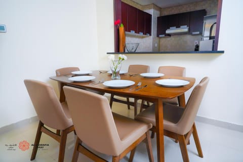Seating area, Dining area