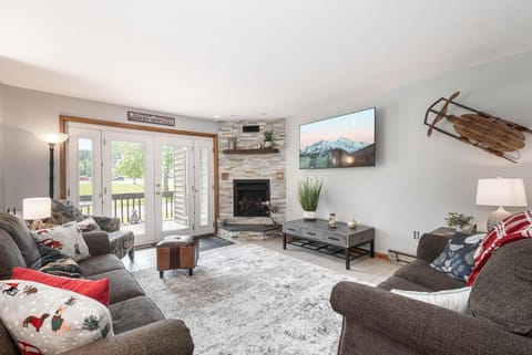TV and multimedia, Living room, Seating area, Mountain view, fireplace, furniture