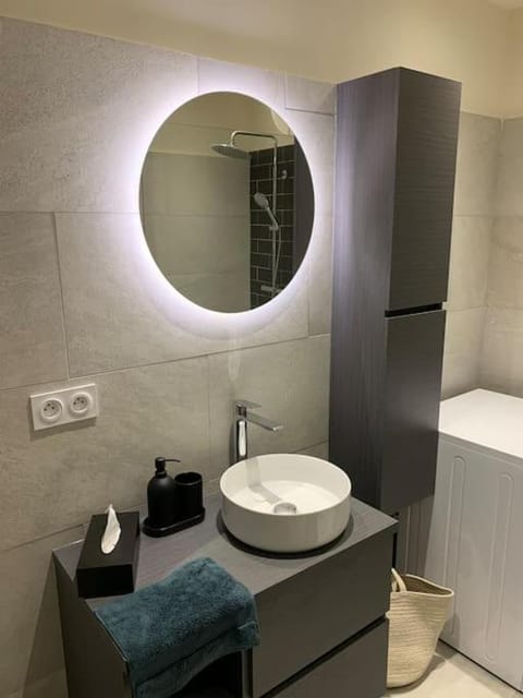 Bathroom, heating, storage, washing machine, dryer