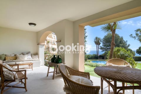 Property building, Balcony/Terrace, Swimming pool