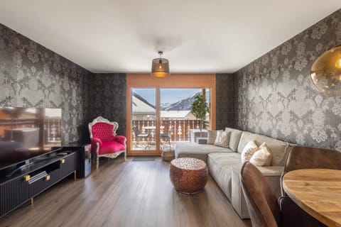 TV and multimedia, View (from property/room), View (from property/room), Living room, Food, Food, Family