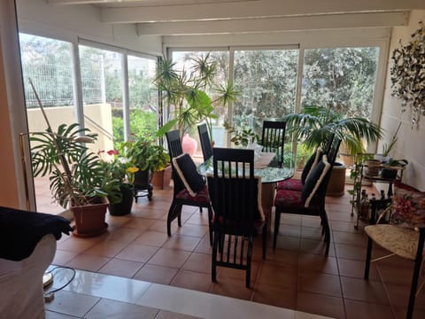 Seating area, Dining area, Garden view
