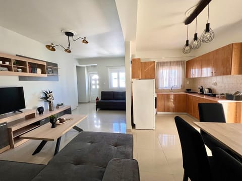 Kitchen or kitchenette, Living room, Seating area
