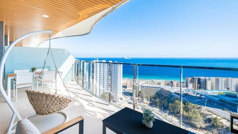 Day, Natural landscape, View (from property/room), Balcony/Terrace, Living room, City view, Sea view