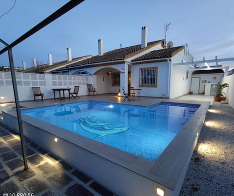 Swimming pool, Swimming pool