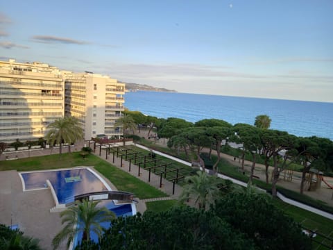 Pool view, Sea view
