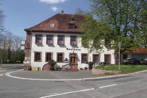 Property building, Spring, Day, Location, Parking