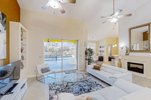 Waterfront Hideaway House in Cape Coral