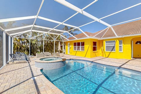 Waterfront Hideaway House in Cape Coral