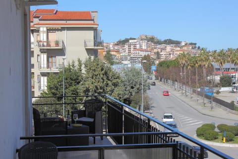 Property building, Internal: Not applicable to any particular room