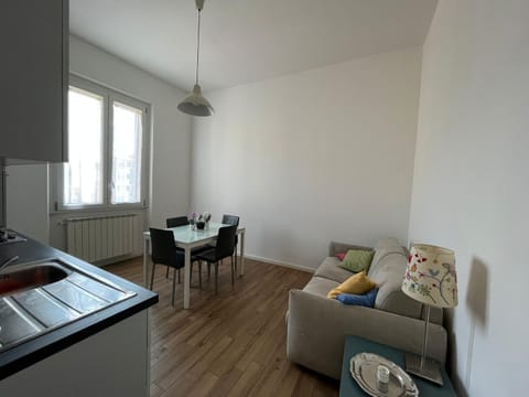 Kitchen or kitchenette, Living room, Seating area, Dining area, pet friendly