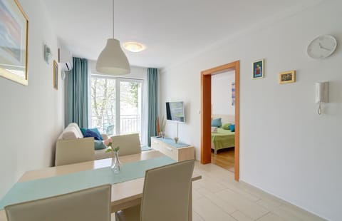 TV and multimedia, Balcony/Terrace, Living room, Seating area, Dining area
