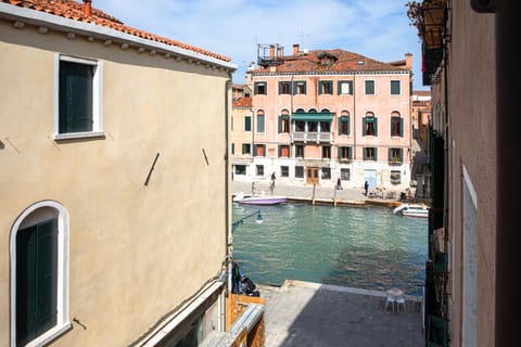 Neighbourhood, View (from property/room), City view, Landmark view, River view, Quiet street view