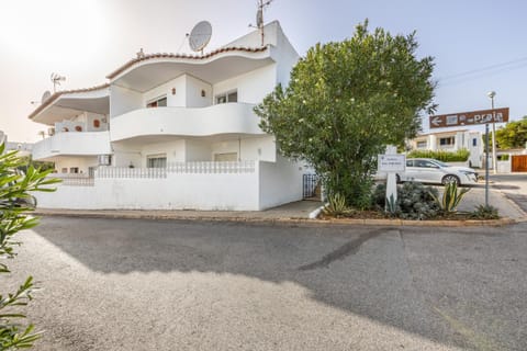 Property building, Facade/entrance, Off site