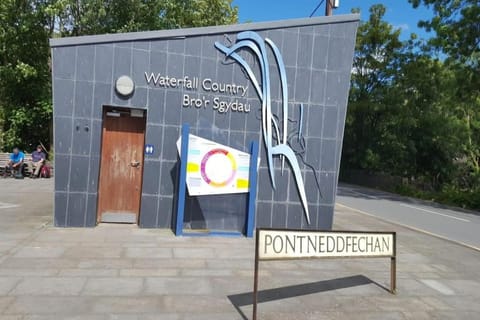 Mellte Avenue - Waterfalls House House in Wales