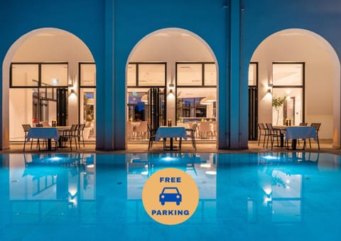 Property building, Restaurant/places to eat, Swimming pool