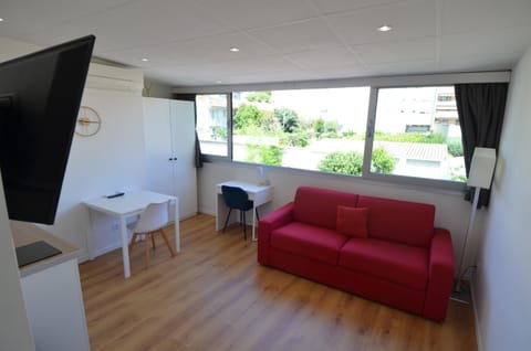 STUDIO CASSIN - next to tramway line 2 near airport Apartment in Nice