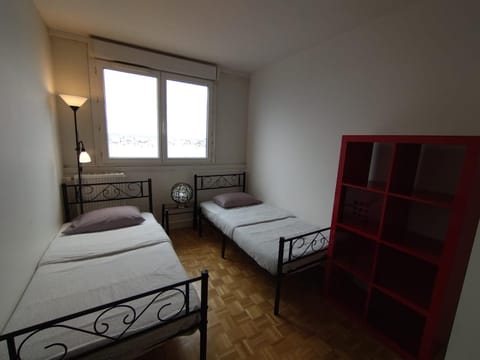5 mn (450 m) walk Metro/La Defense/Netflix/Parking Apartment in Puteaux